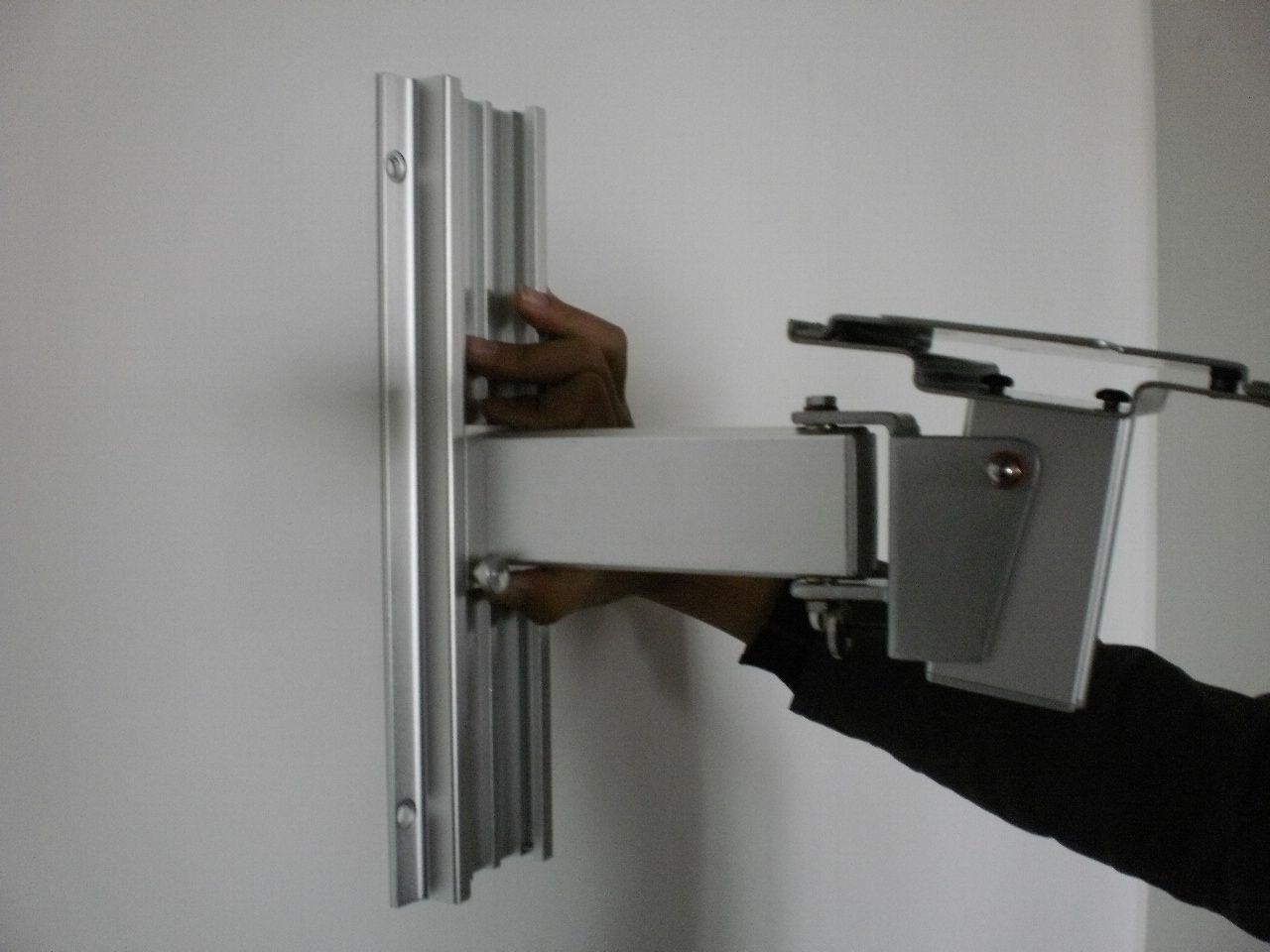 Wall bracket